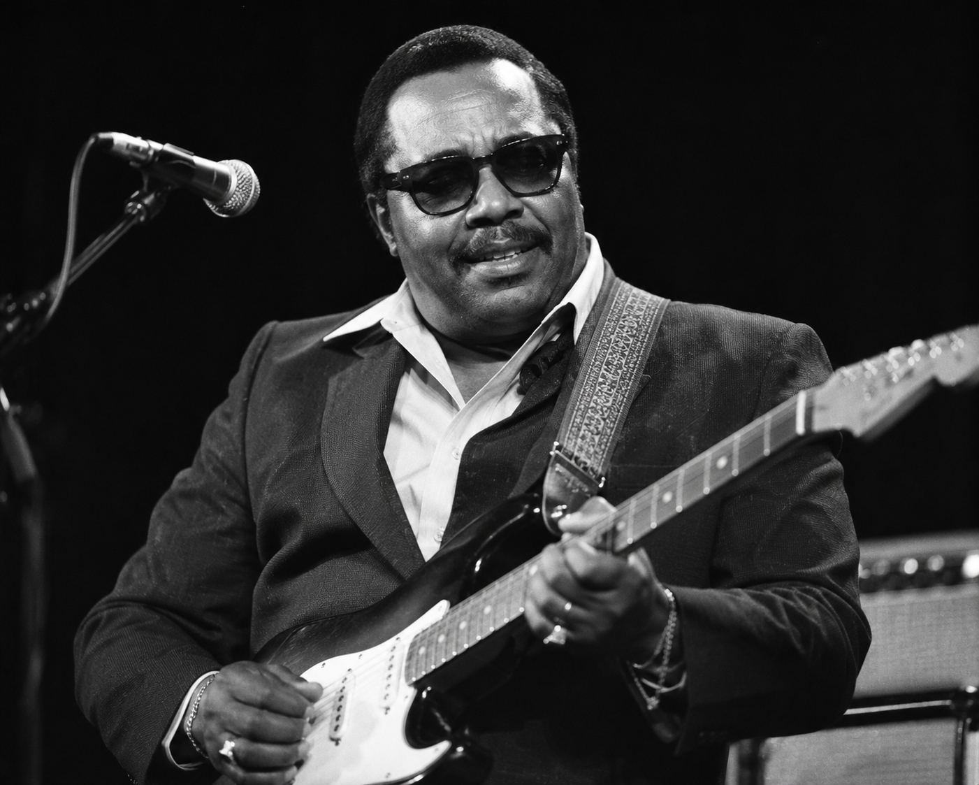 A vintage microphone and records representing Clarence Carter’s Southern soul legacy.